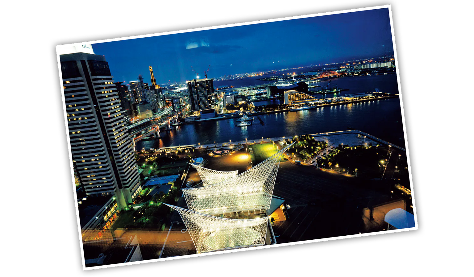 ポートタワーの展望フロアからの景色。最終受付22時30分