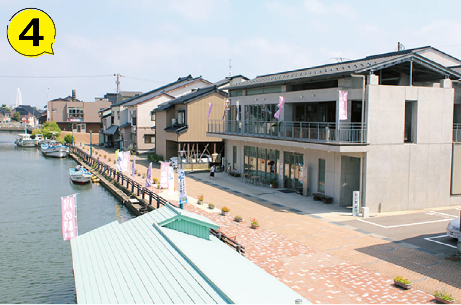 内川沿いにあり遊覧船の乗り場もある