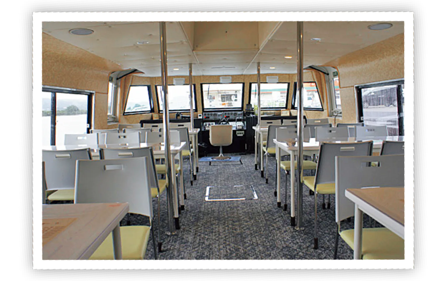 宍道湖観光遊覧船はくちょう号船内画像