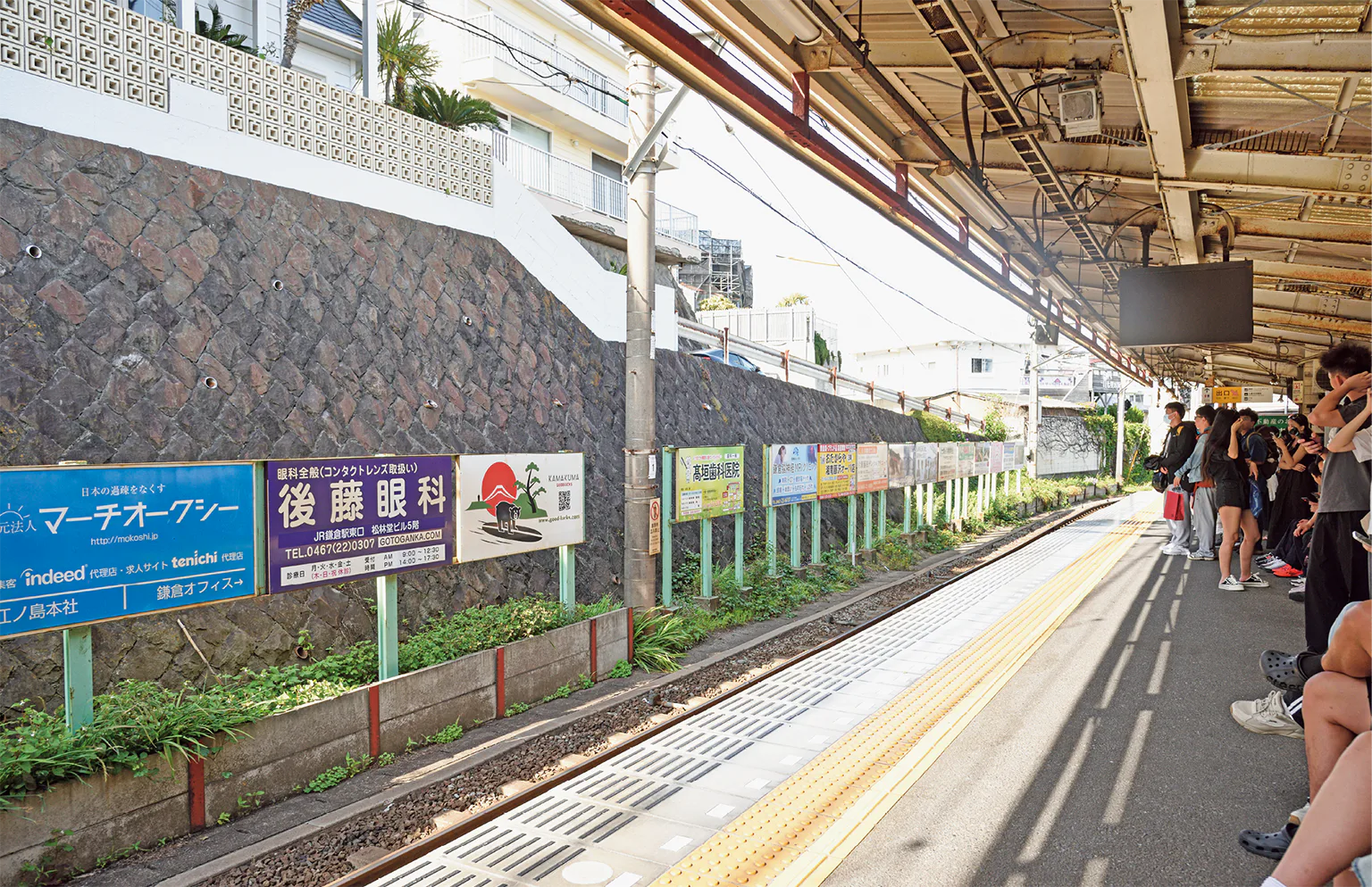 七里ヶ浜駅のホームの画像