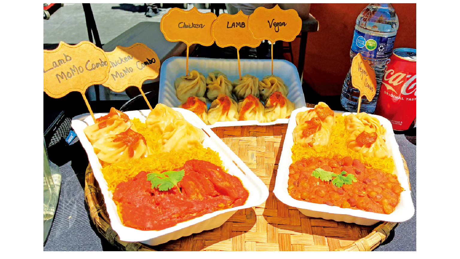 ランチとして利用できる屋台も並ぶ