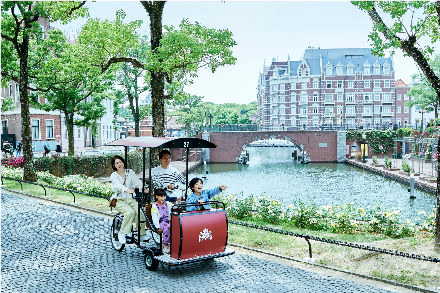 レンタサイクル「フィッツ」で 自転車を借り場内を巡る画像