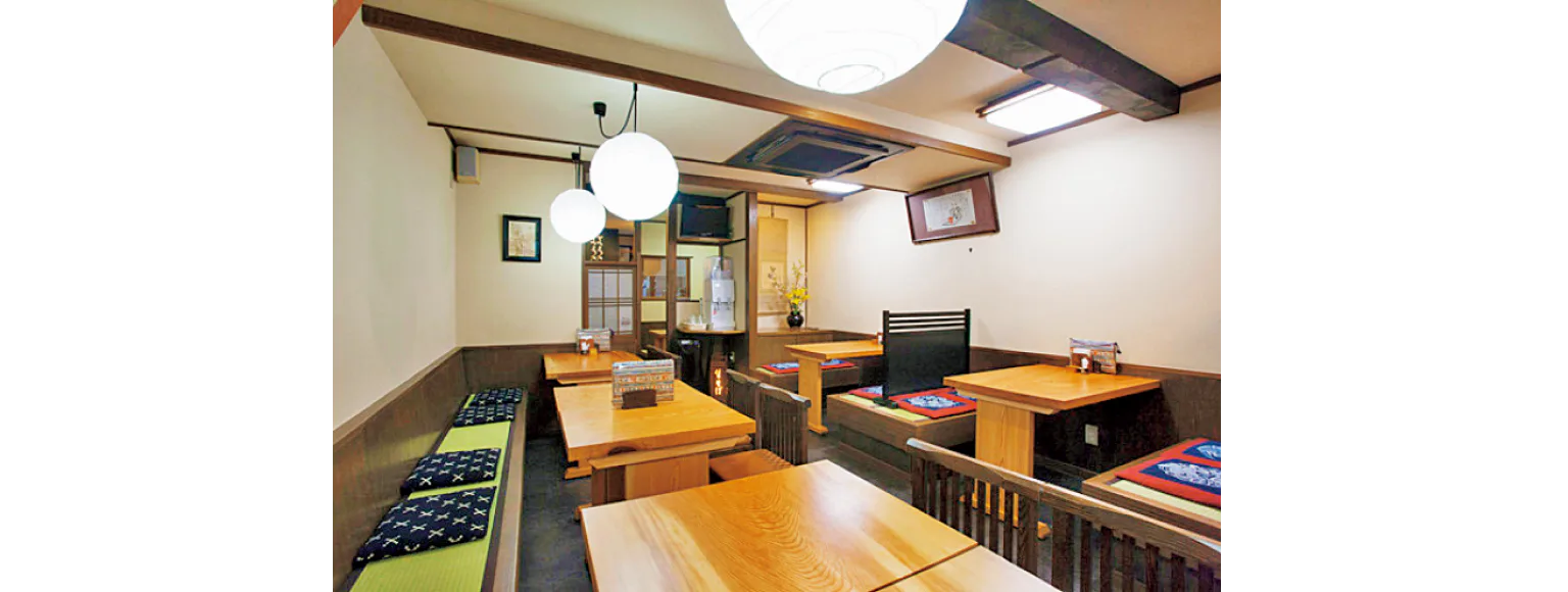 風情あふれるレトロな雰囲気の店内の画像