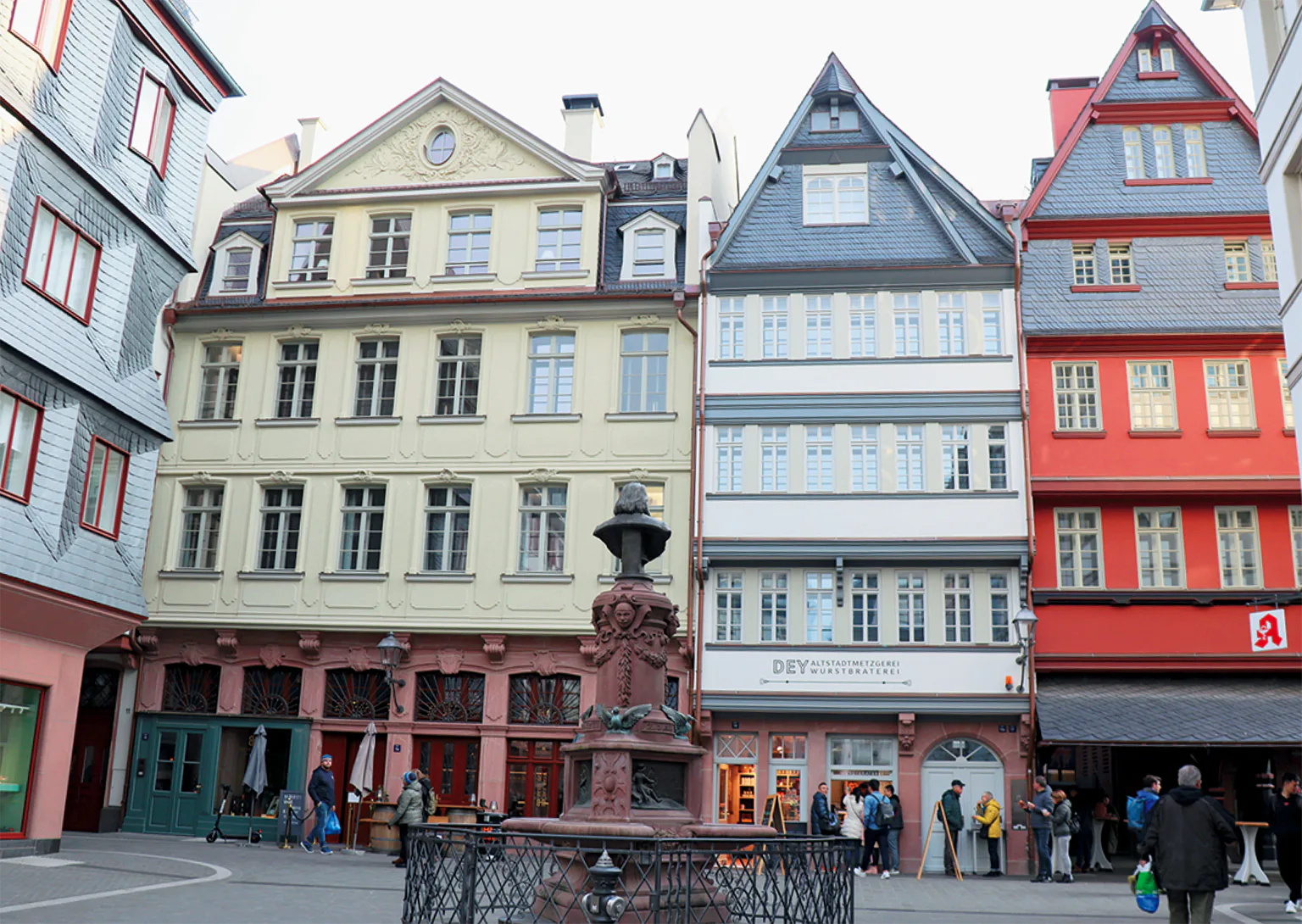 フリードリヒ・シュトルツ像の噴水の画像