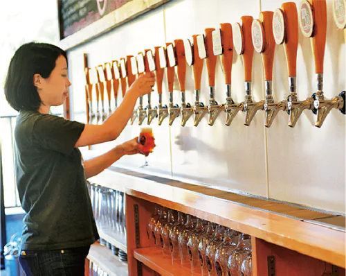 ベアードビールのタップルームの画像