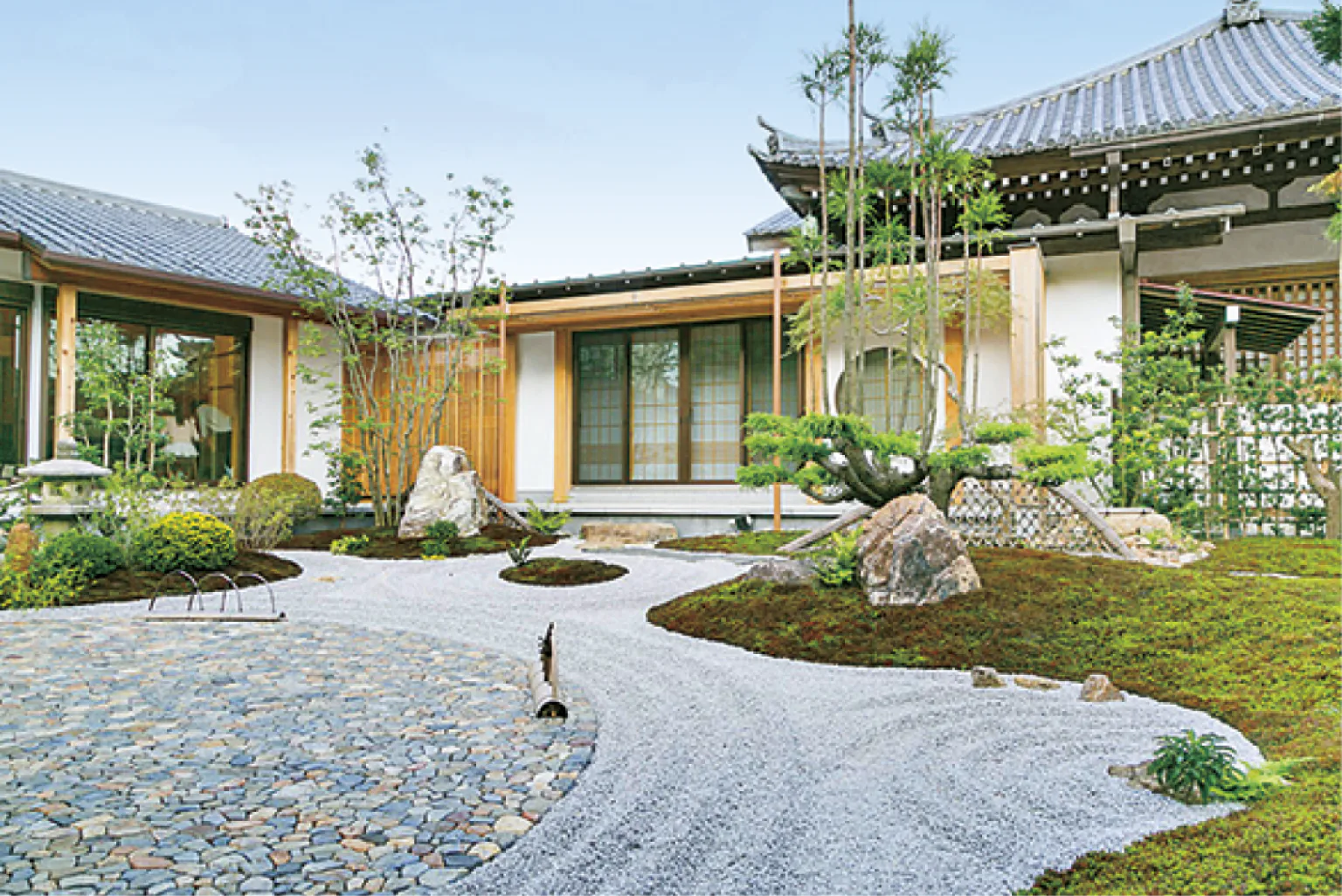 書院　美しい枯山水の庭の画像