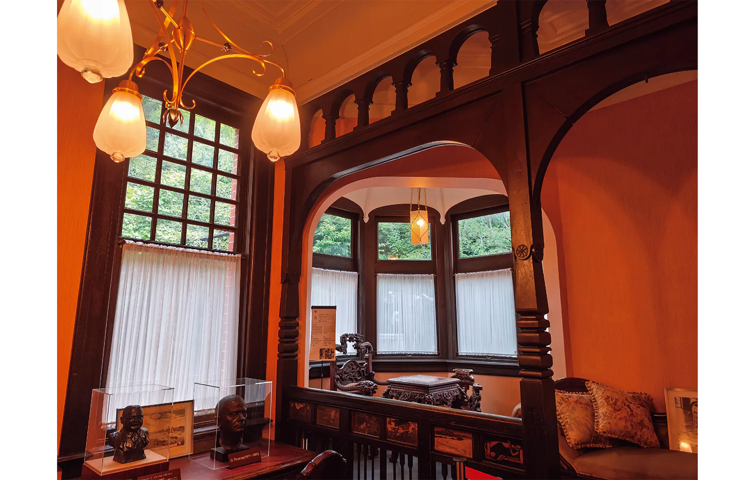 「1F書斎」五角形のベイウインドー(張り出し窓)や、傘を広げた形の天井など遊び心あるデザイン