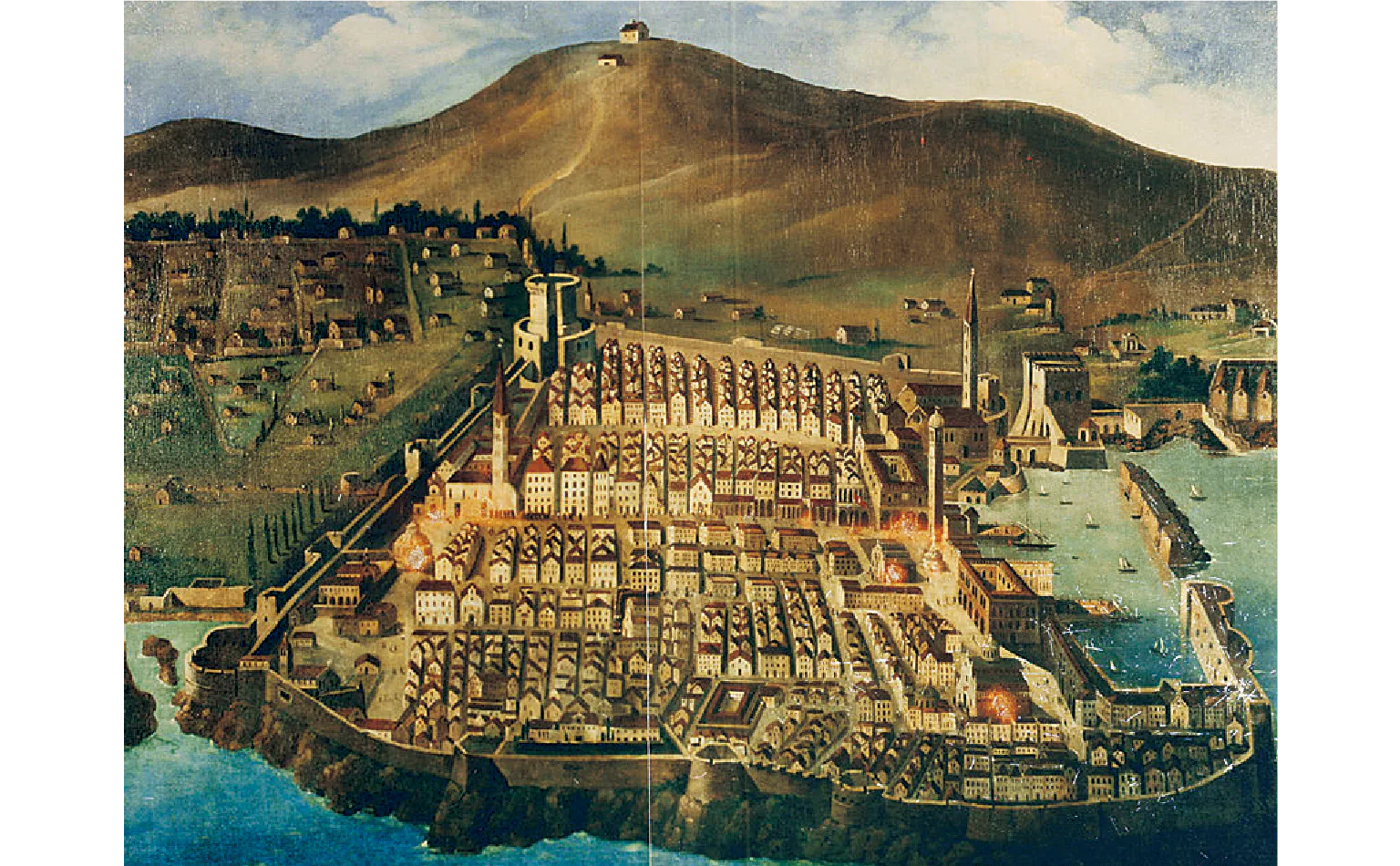 フランシスコ会修道院に残る震災前の城壁と街並みの画像