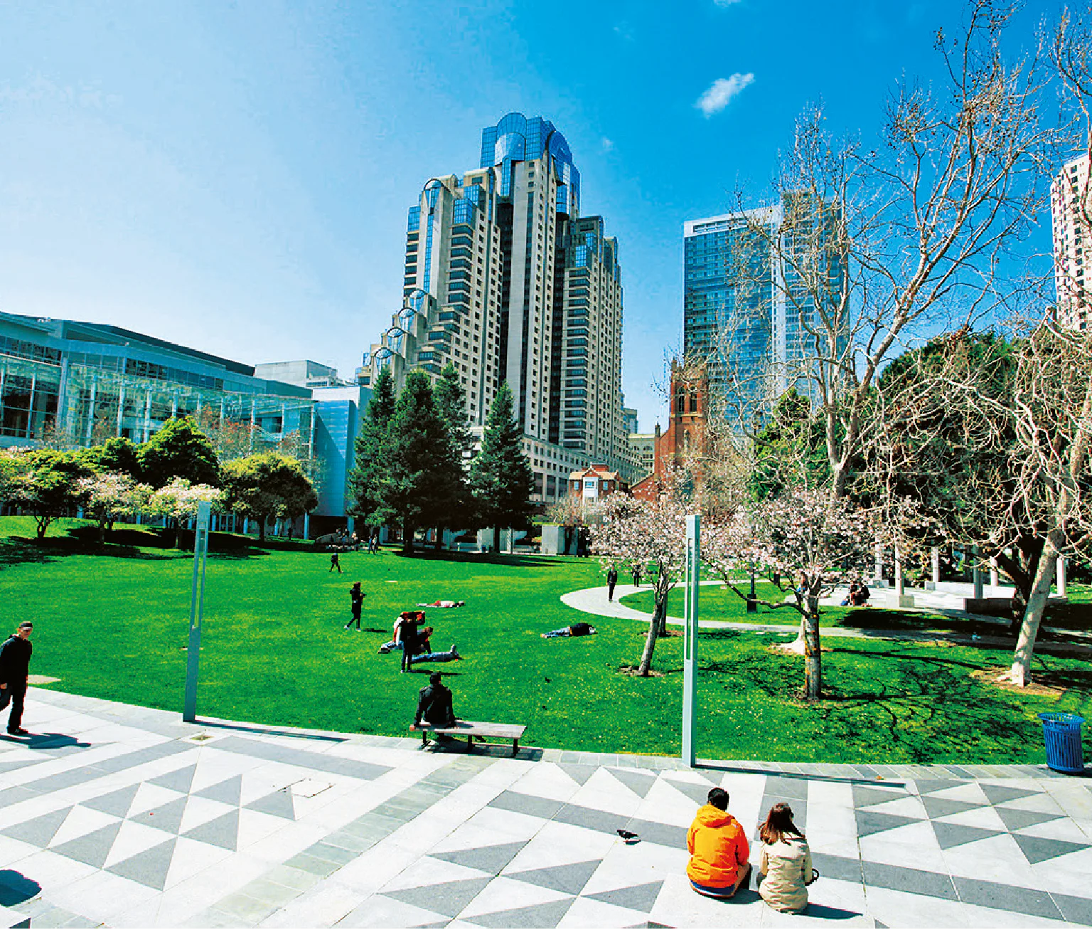 イエルバ・ブエナ・ガーデンズは市民の憩いの場となっている