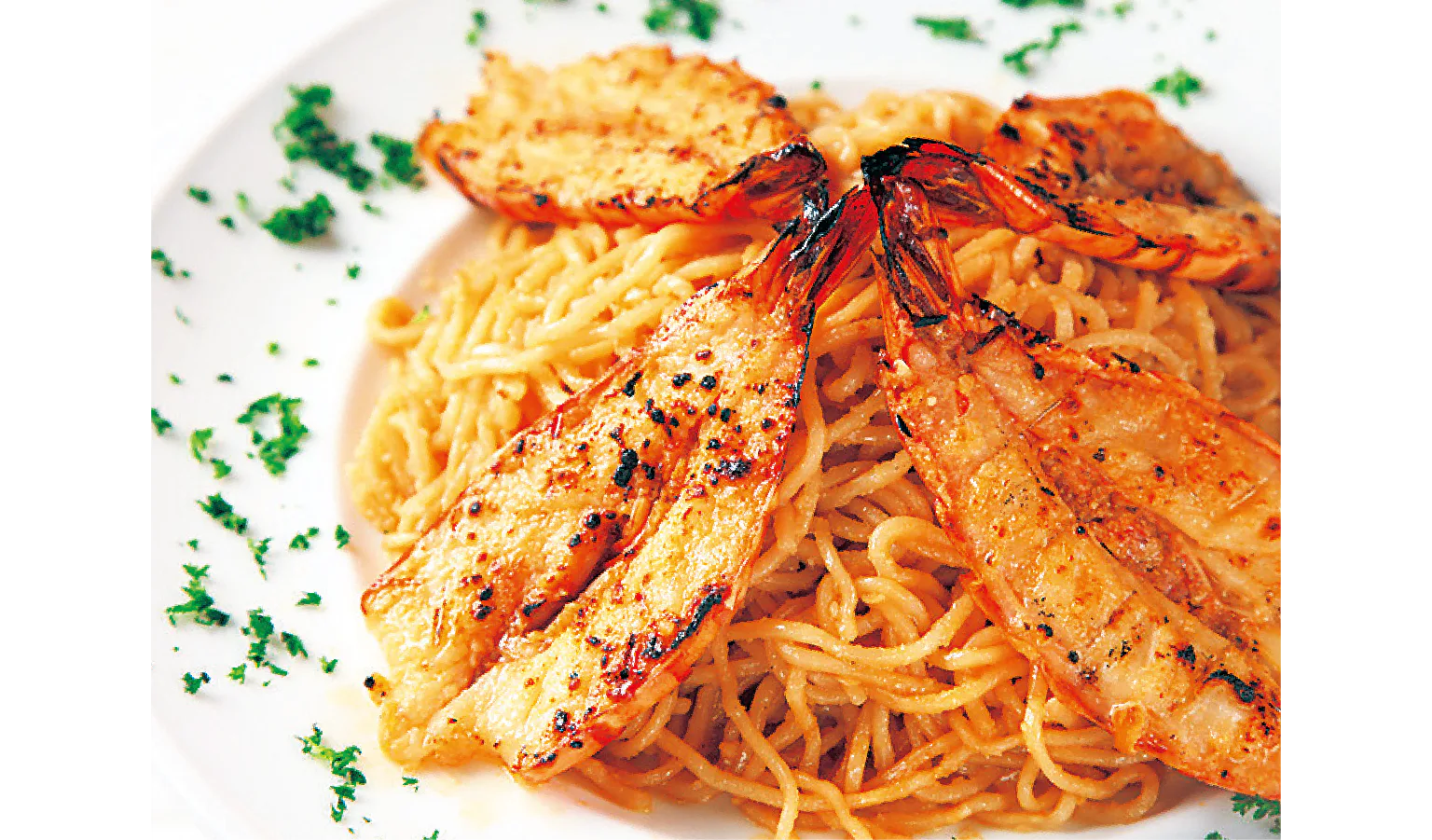 巨大なエビを添えたガーリックヌードル$43