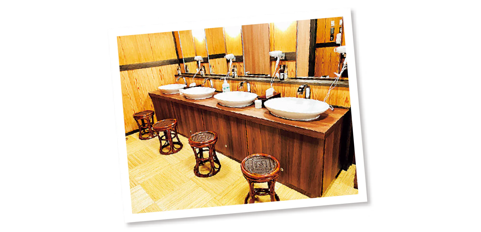 脱衣室内の洗面台の画像