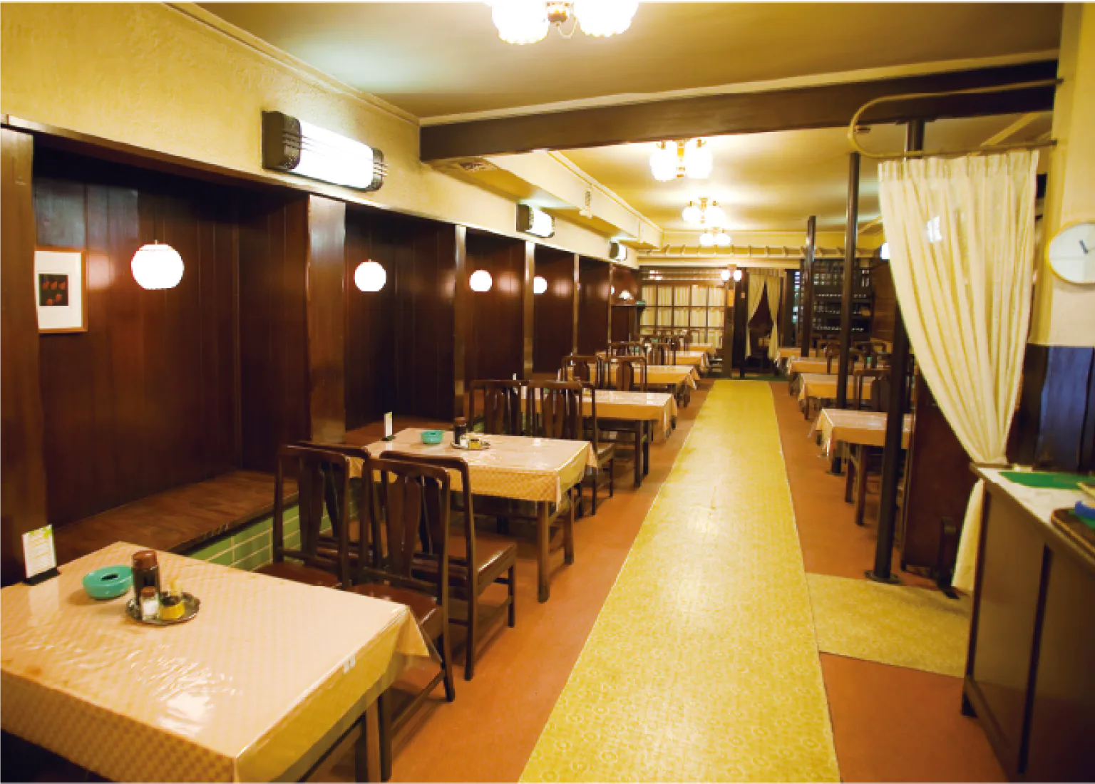 はり重グリルの店舗内観画像