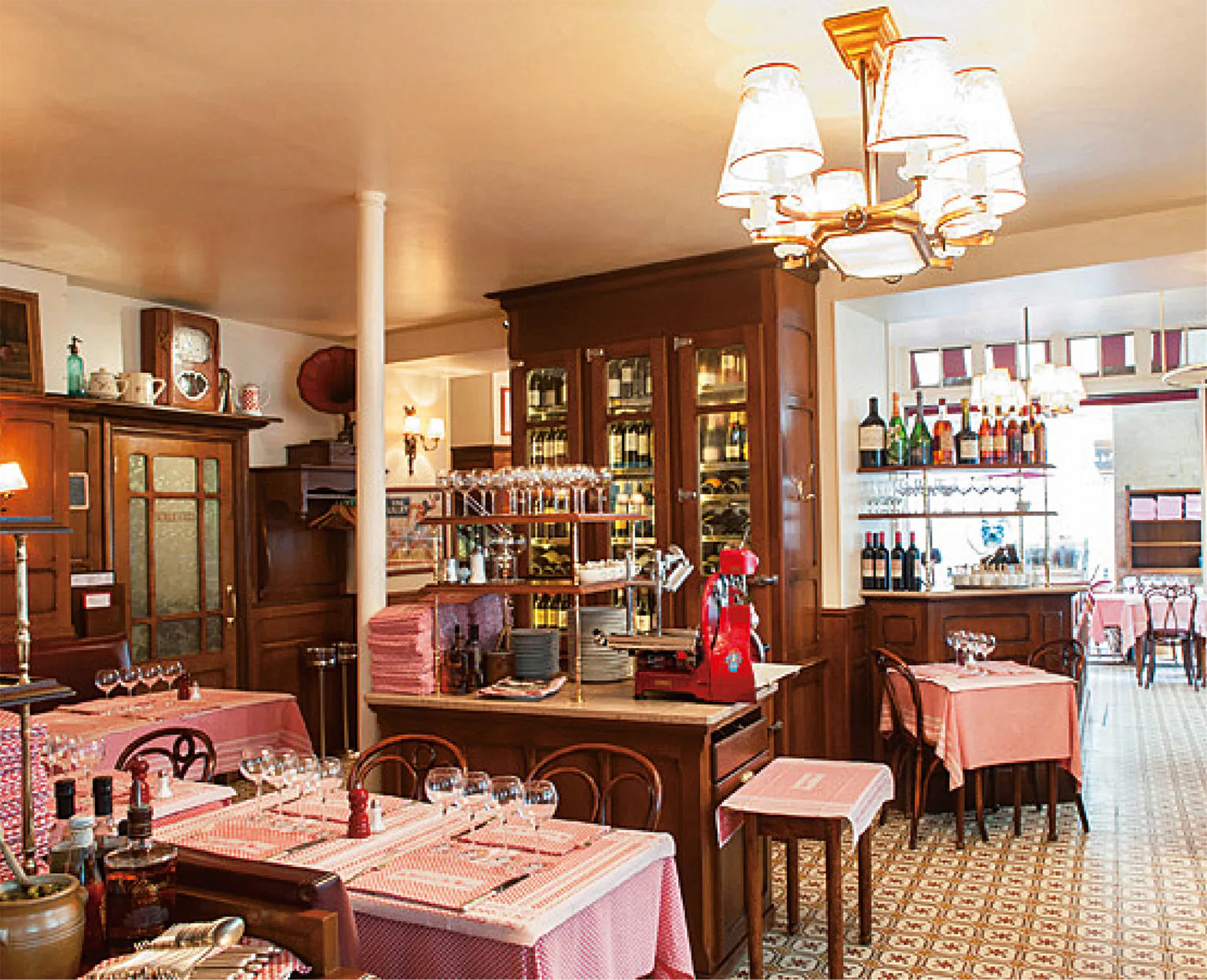 シェ・ミッシェルの店内画像