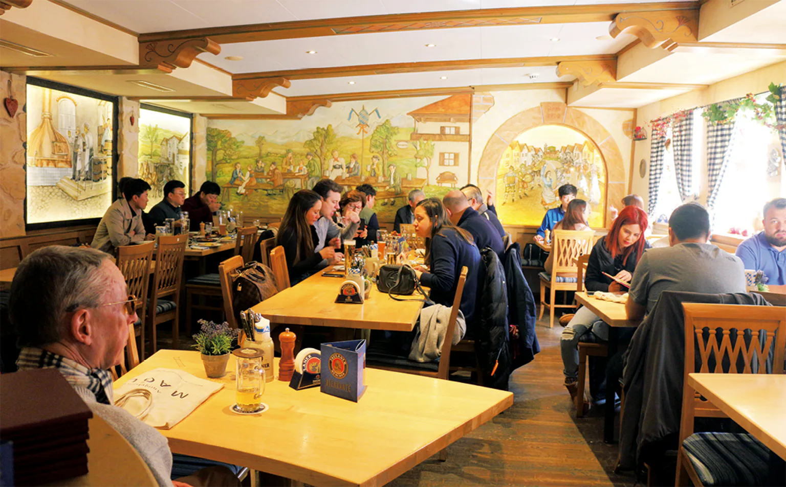 パウラナー・アム・ドムの内観の画像