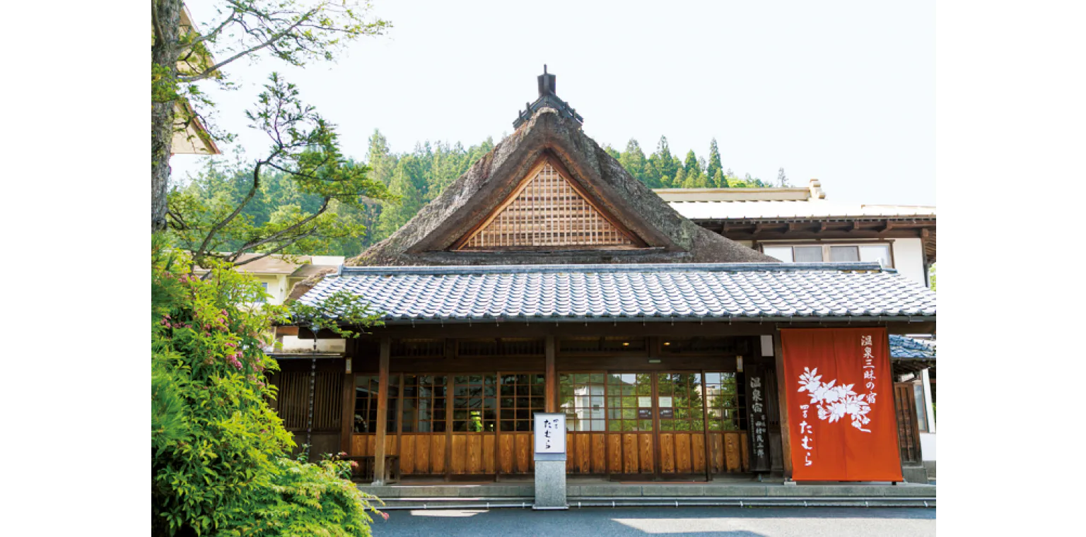 入母屋造りの玄関の画像