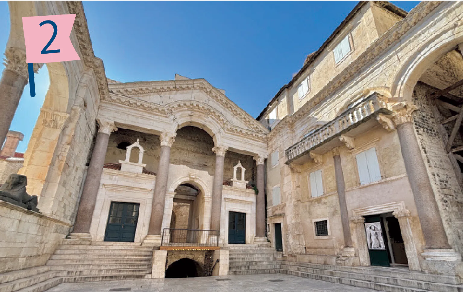 ペリスティルと大聖堂の画像