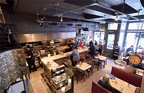 ビュッフェ・ド・ランティケールの内観の画像