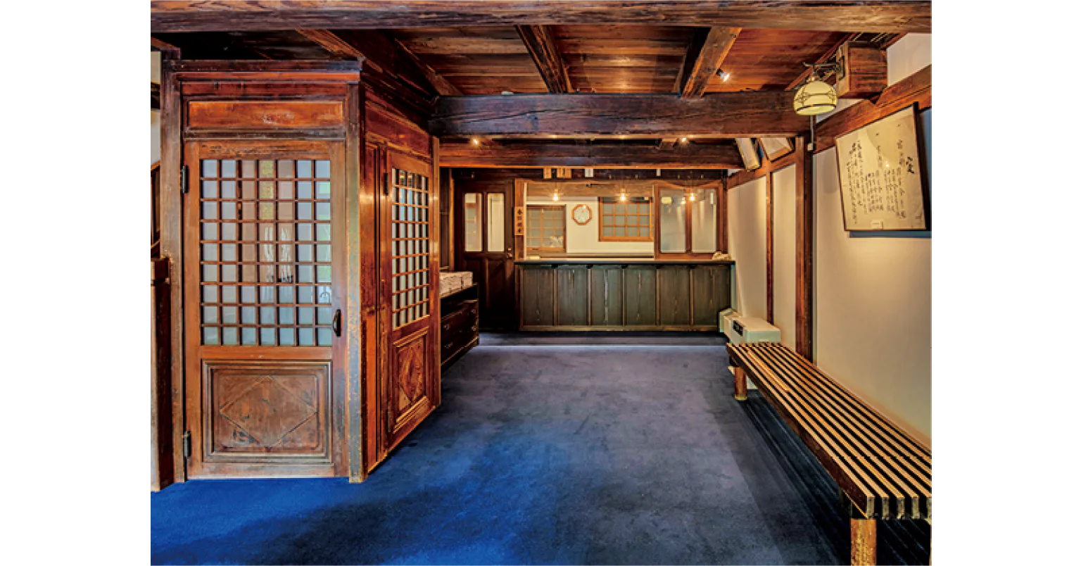 本館の玄関の画像