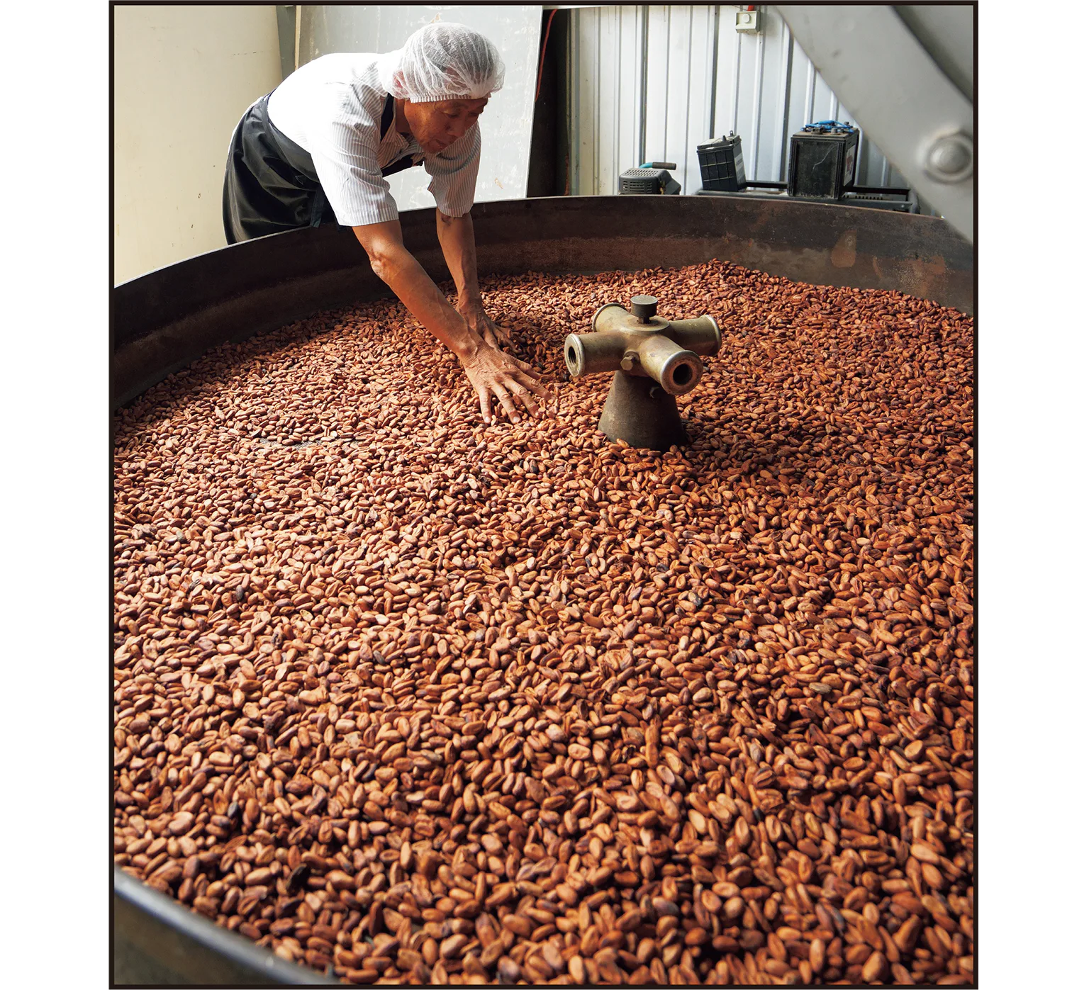 ショップの隣に工房があり、焙煎からパッケージングまで行うの画像