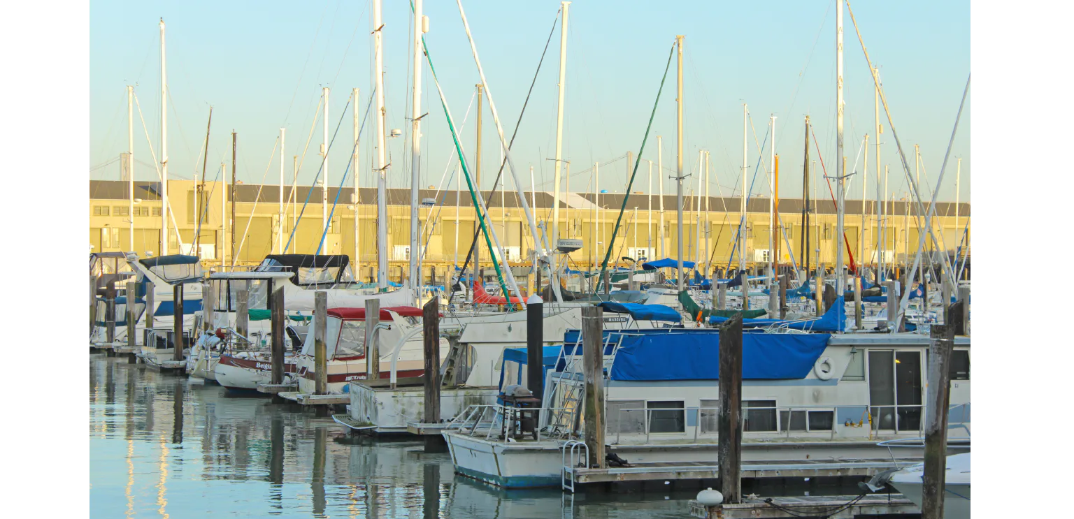 港町らしい風景も