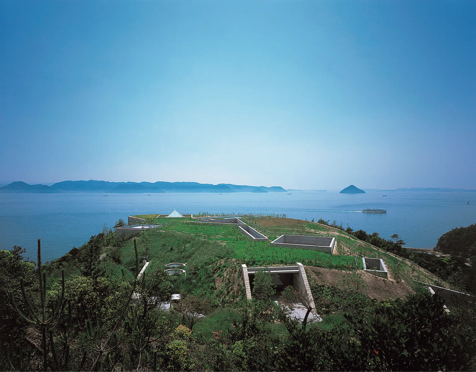 地中美術館の外観画像