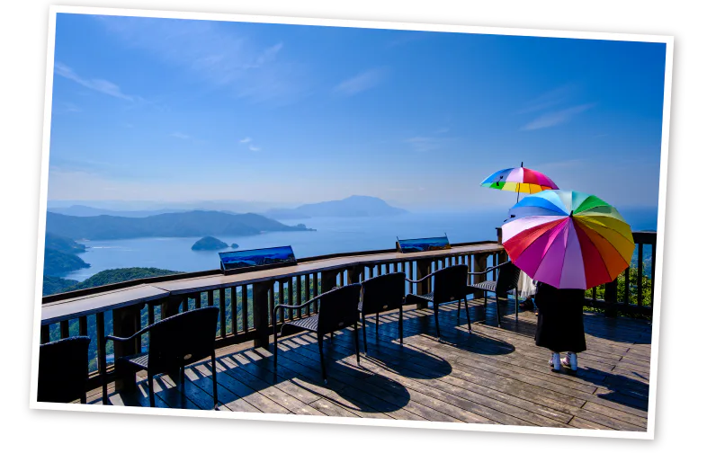 虹色の傘で映え写真をパシャリ 写真