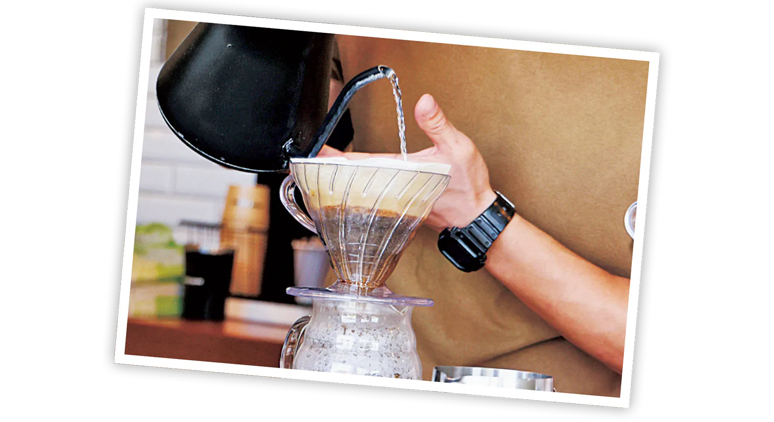 (画像)コーヒーはハンドドリップで提供される