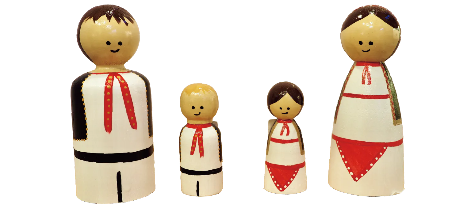 民族衣装を着た木の人形の画像