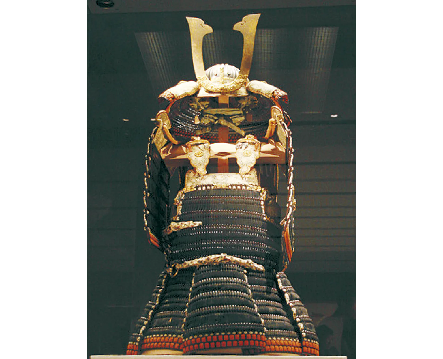 楠木正成が奉納したと伝わる国宝の「黒韋威胴丸（くろかわおどしどうまる）」の画像