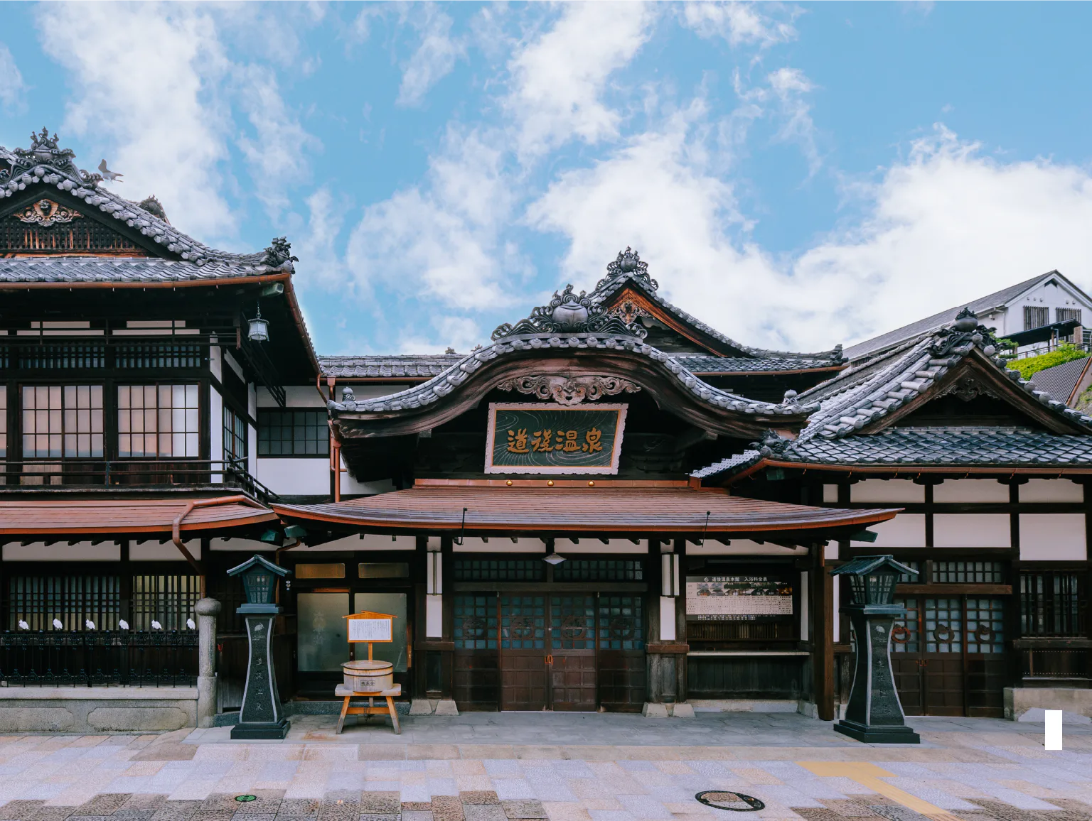 道後温泉本館のともいえる西側の外観画像