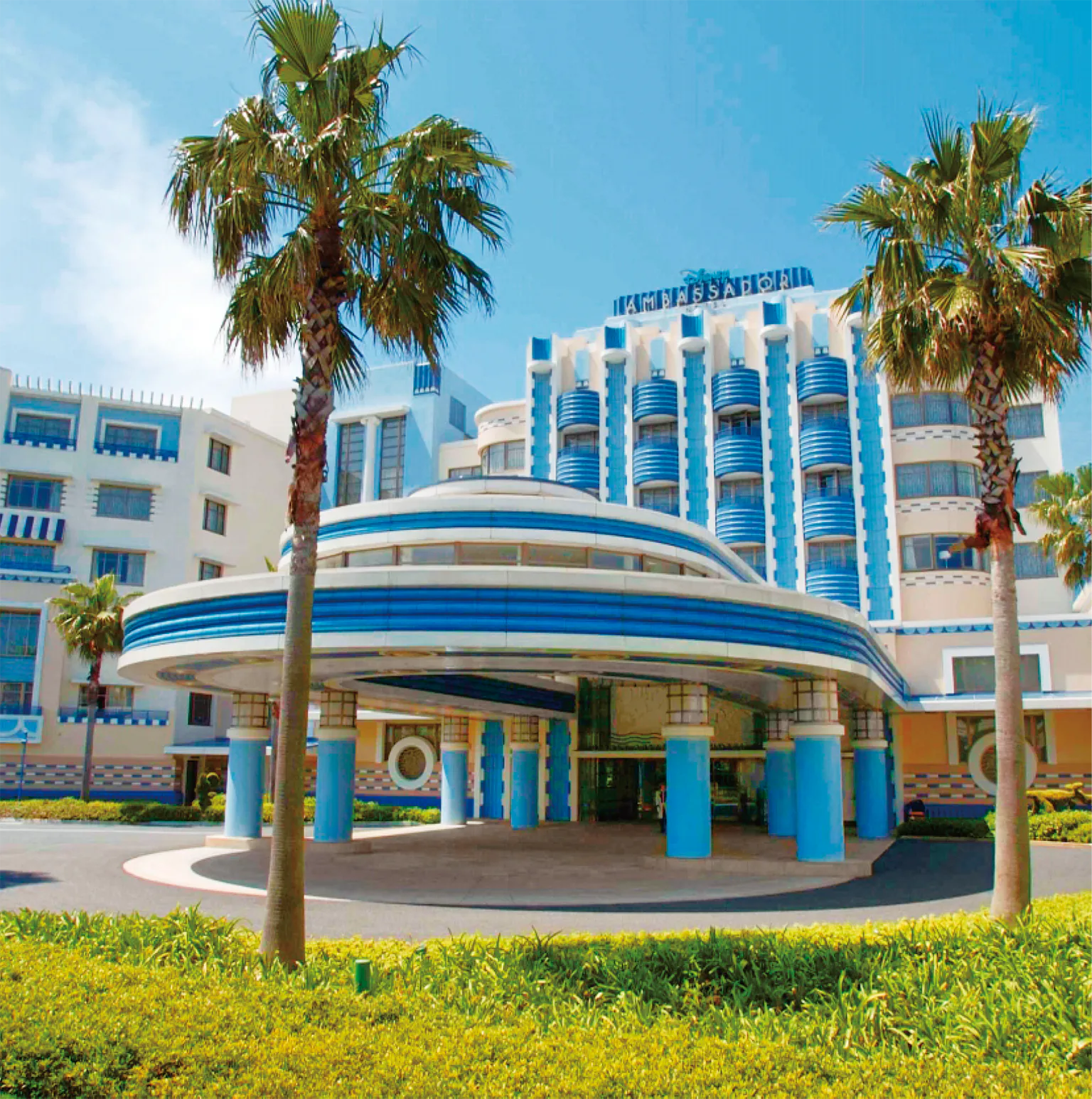 （写真）2000年に日本初のディズニーホテルとしてオープン