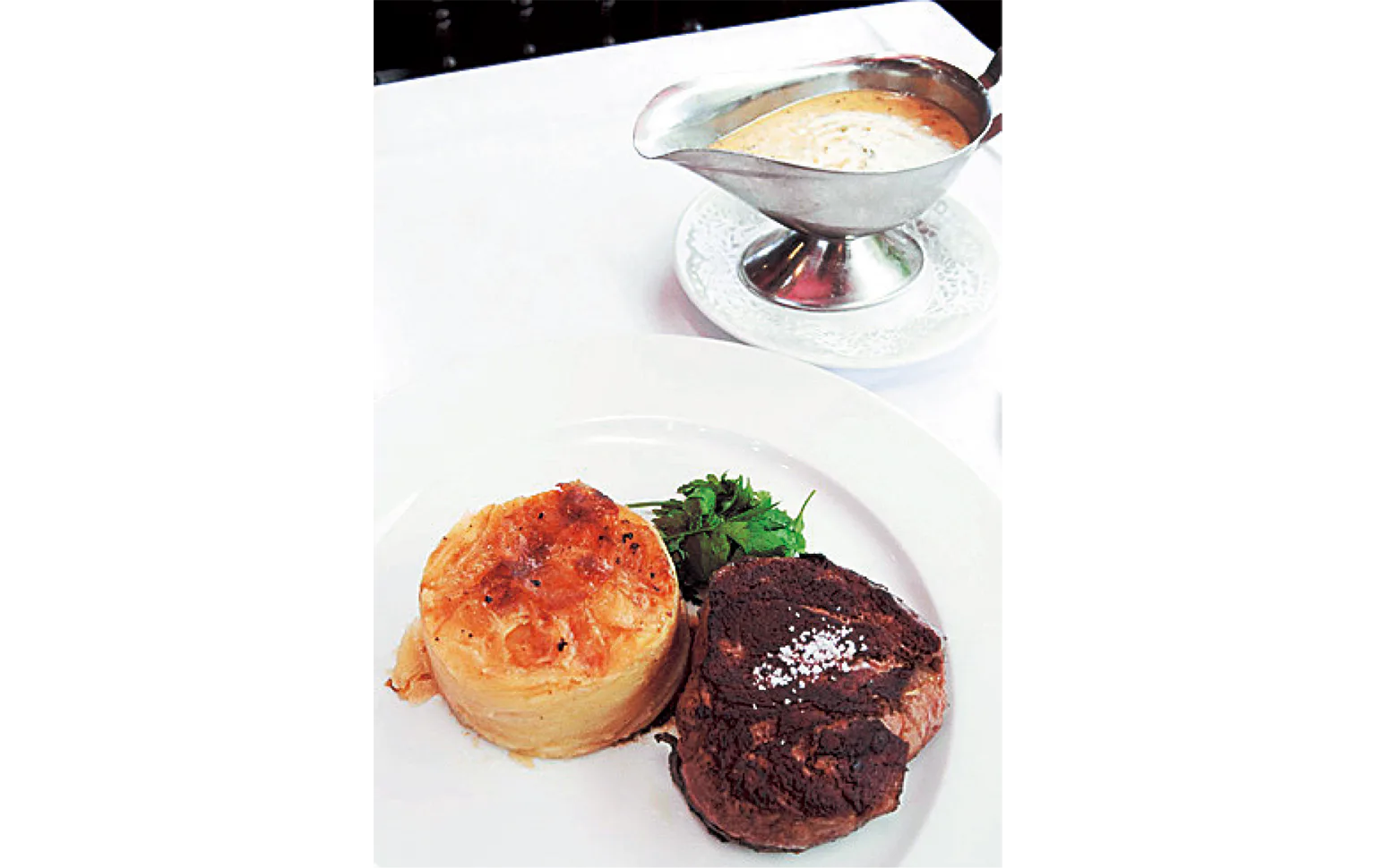 厚切りフランス産牛フィレ肉のステーキの画像