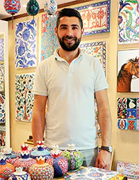 イズニックのスタッフの画像