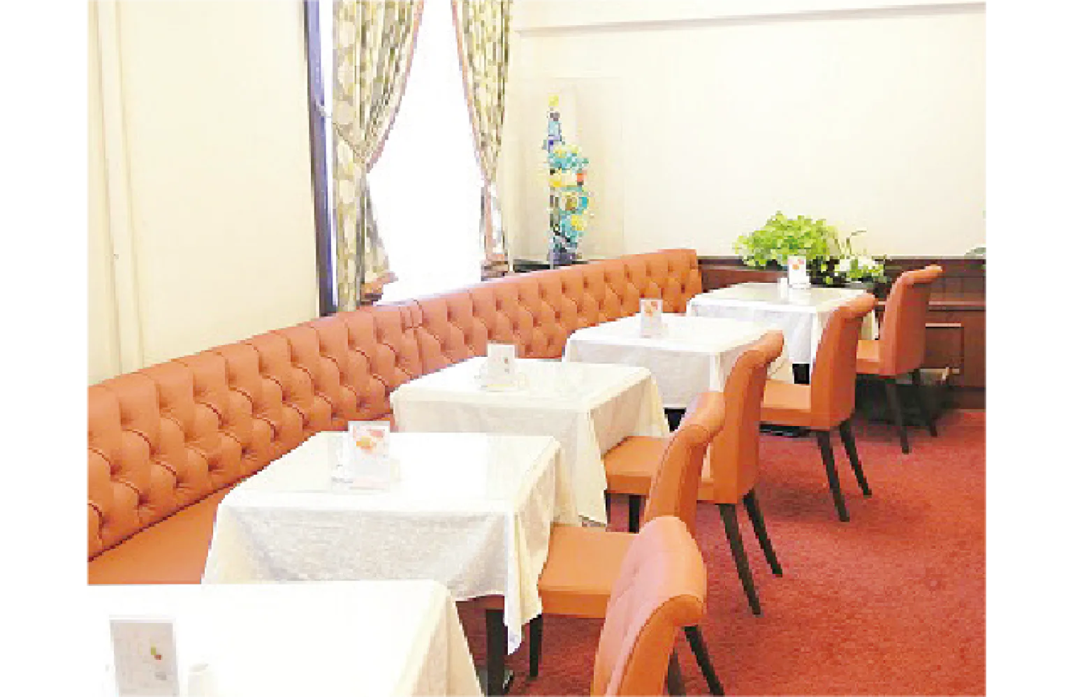 かつての執務室をサロンとして利用