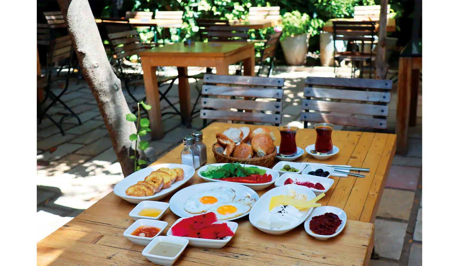 イスタンブール旧市街のカフェの画像