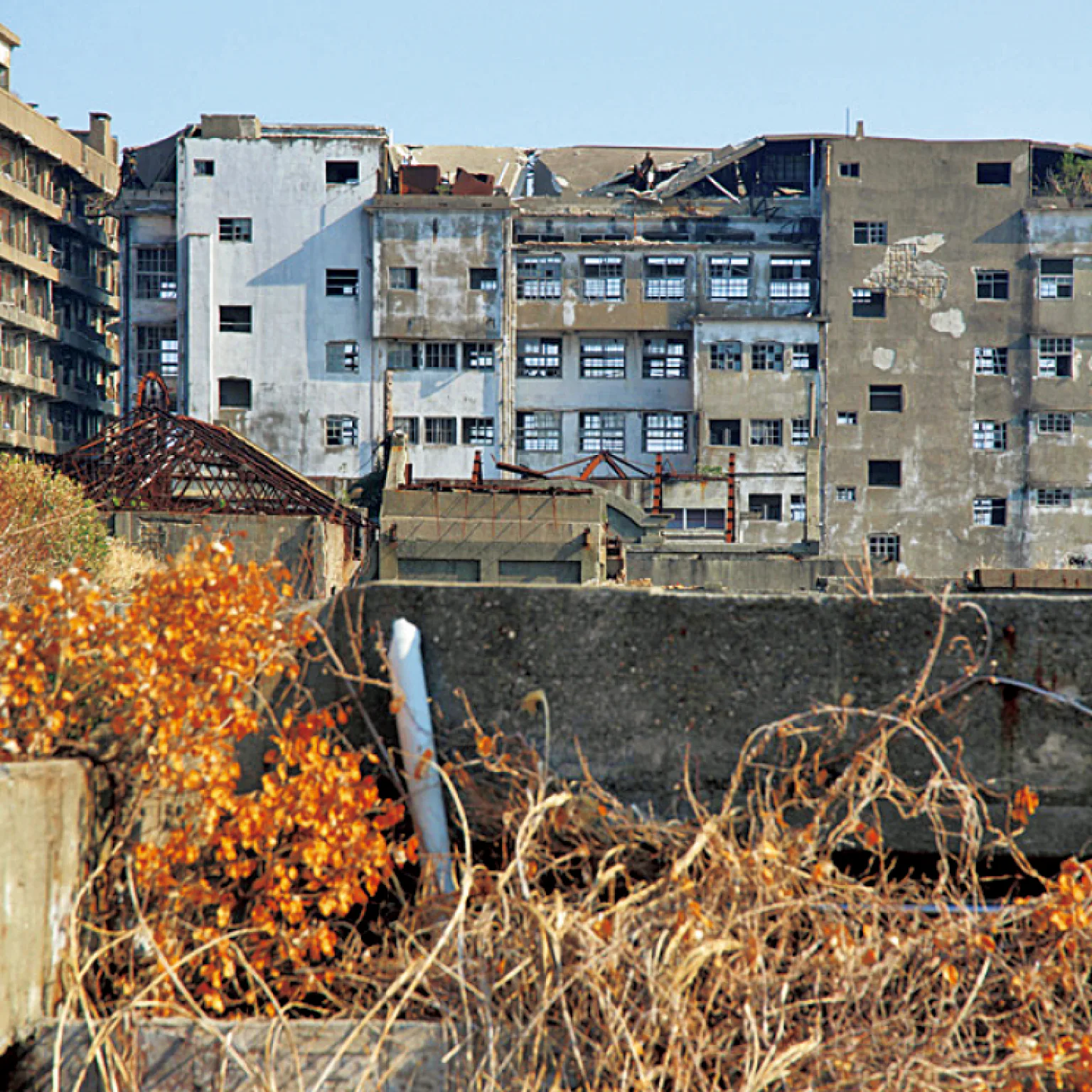 端島小中学校の画像