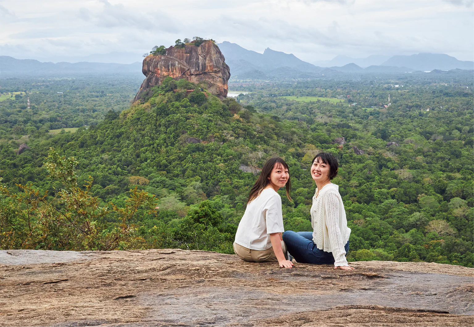 ピドゥランガラ・ロックからの絶景の画像