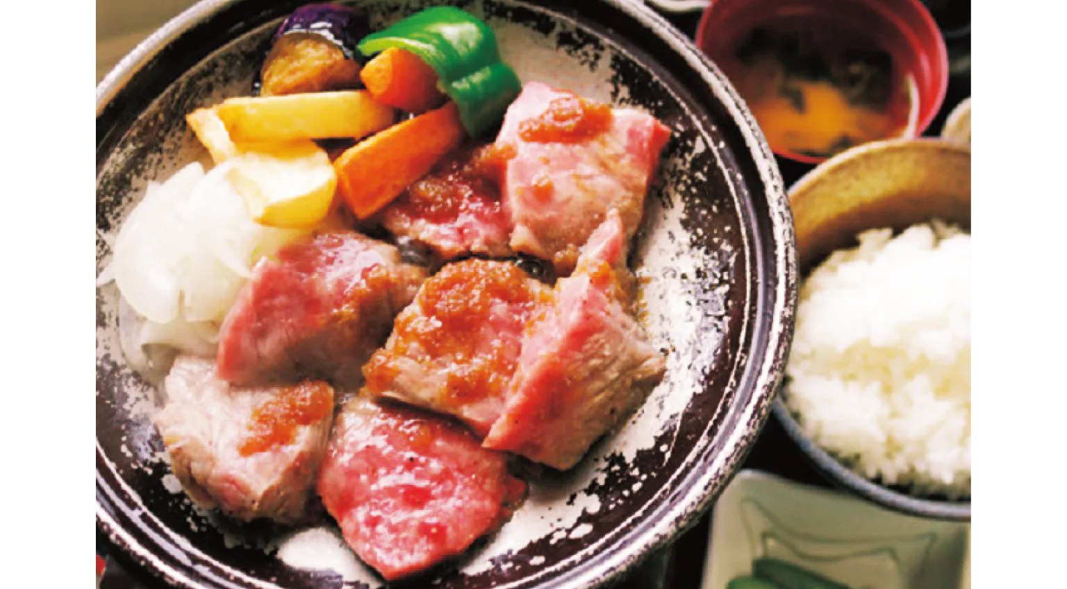木曽川源流の里 きそむらの木曽牛鉄板焼き定食の画像