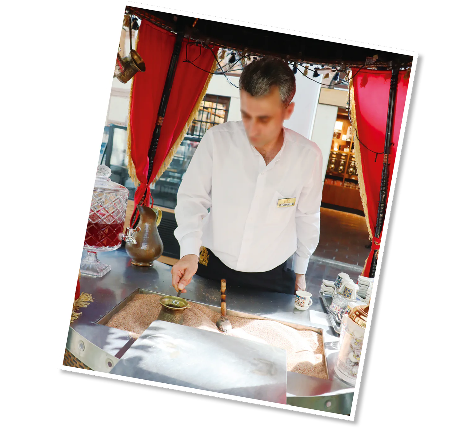 トルココーヒーを淹れている画像