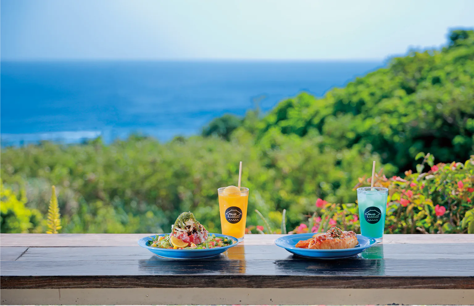 隣接する島cafe とぅんからやで島食材のワンプレートのランチ