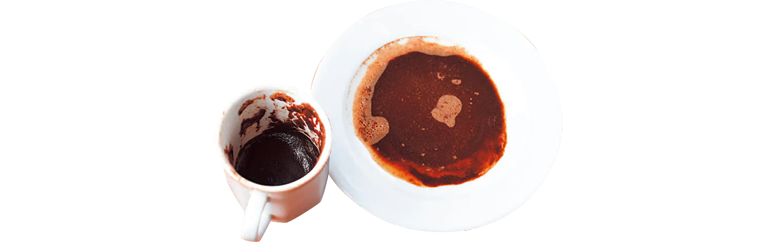 カップが冷えたら占い師が登場。カップに残った模様を見ながら占いがスタートの画像