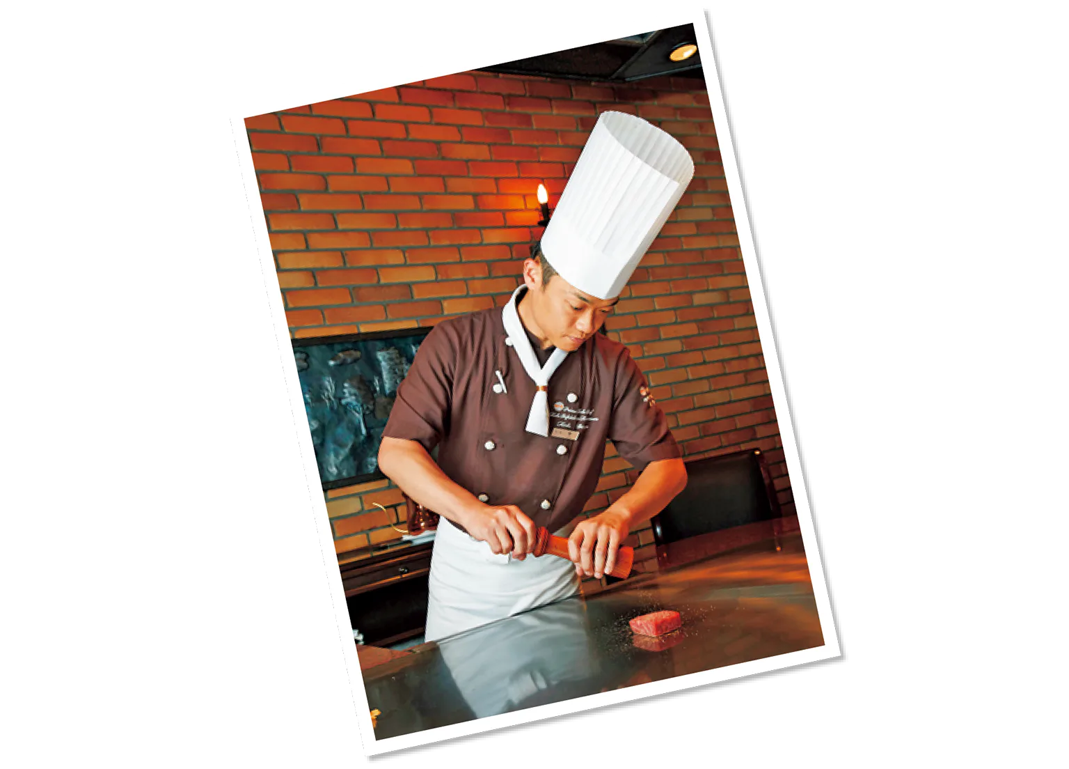 (写真)シェフは6人。1グループに1人がつく