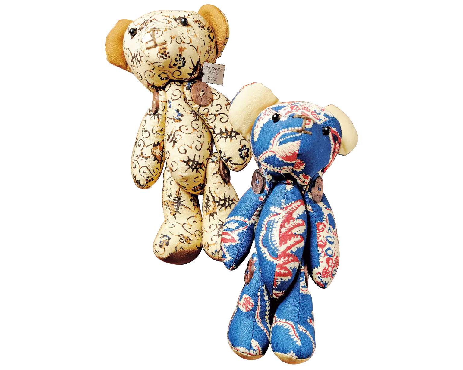 バティッ ク生地を使ったクマのぬいぐるみの画像
