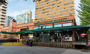 ホールフーズ・マーケットの外観の画像