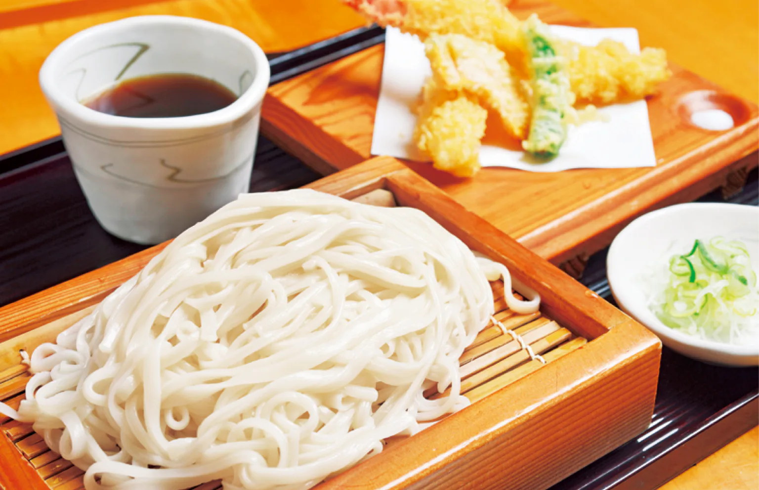 うどん茶屋 海津屋の海老天ぷらざるうどんの画像