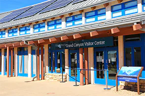 グランド・キャニオン・ビジター・センターの外観の画像