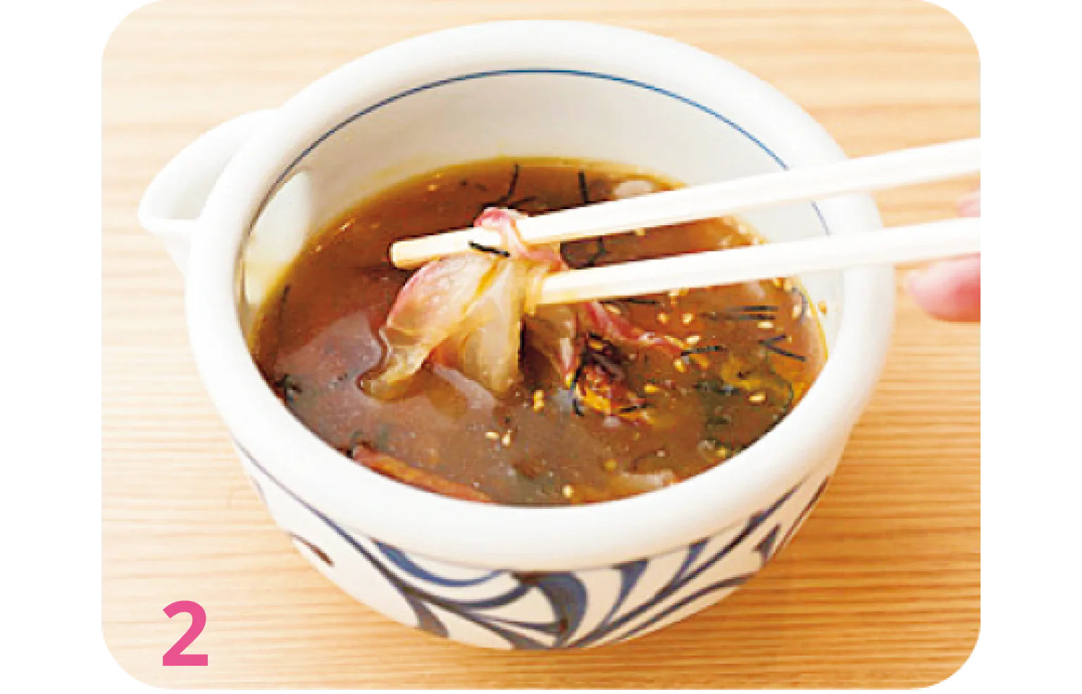 刺身と海藻を入れてさらに混ぜるの画像