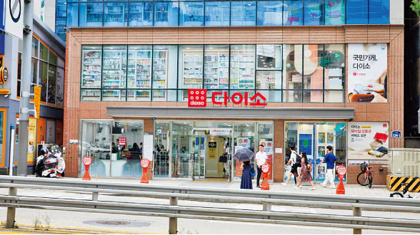 （画像）ダイソー 明洞駅店の店頭