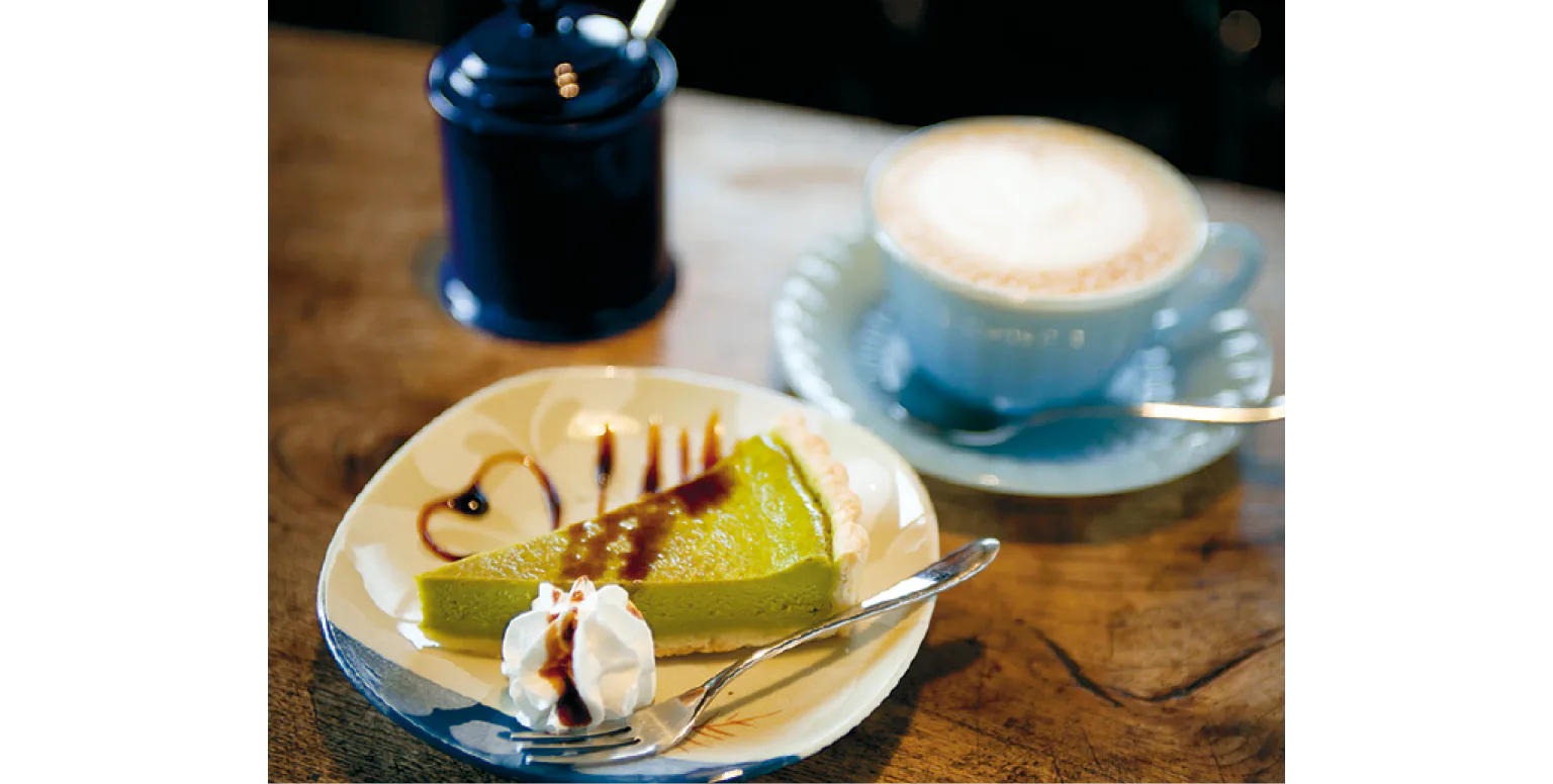 カフェサロン 中奥のチーズケーキ、カフェラテのセットの画像