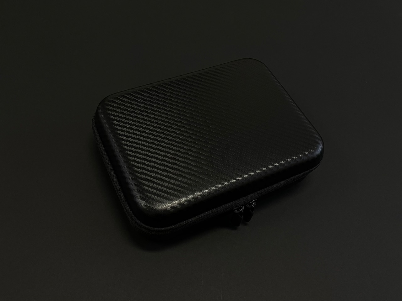 イベントシーンを想定した選択、JTのロゴなしセミハードケースが単品販売へ